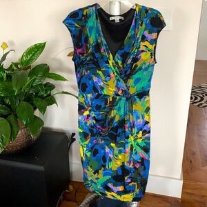 Madison Leigh Floral V Neck Knee Length Dress 8 M Blue